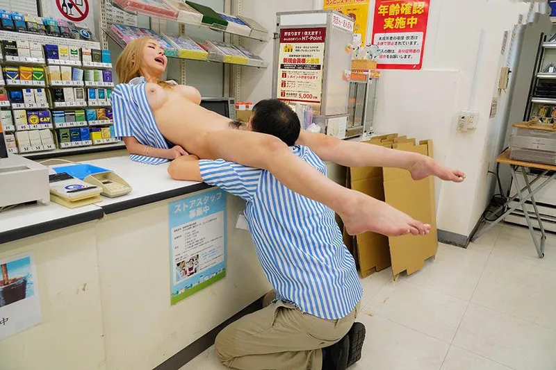 Anh cấp trên tống tình con yêu ngổ ngáo của chủ cửa hàng tiện lợi