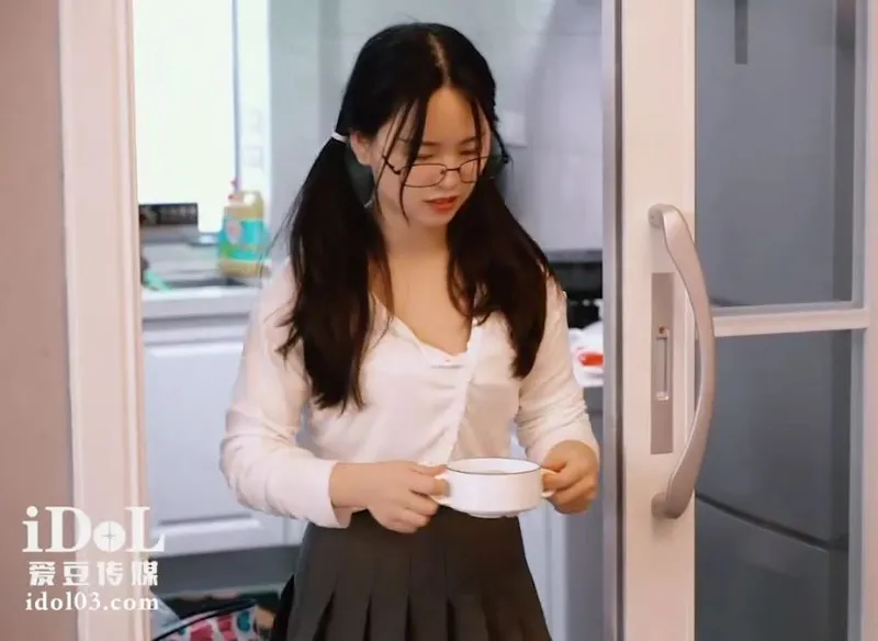 Cô gái nhỏ về quê ăn tết bị bố dượng nện vì càng lớn càng ngon